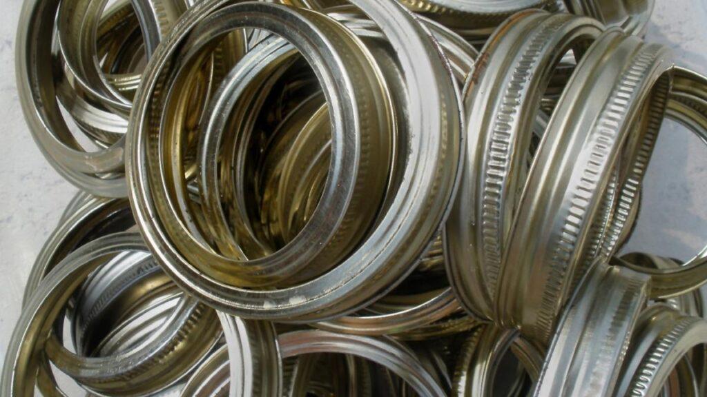 Canning jar lids to be used as a DIY canning rack